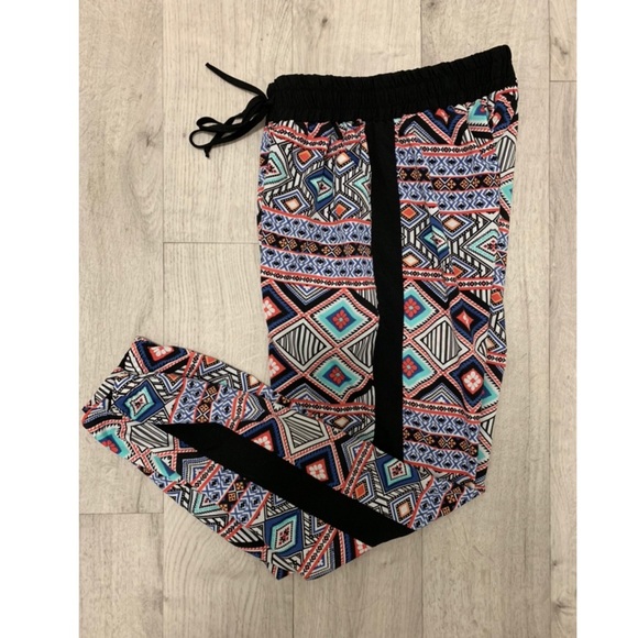 Patterned pants - Picture 2 of 3